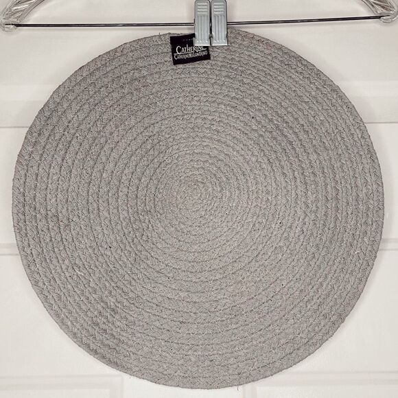 CATHERINE Malandrino Gray Silver Printed Round Placemat 2 Pairs - Picture 4 of 7